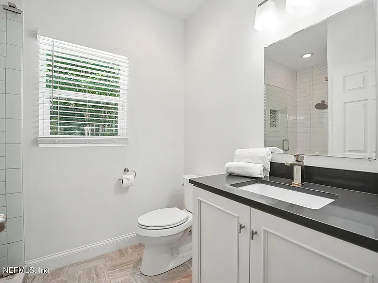 150A N Roscoe Blvd — Photo 37