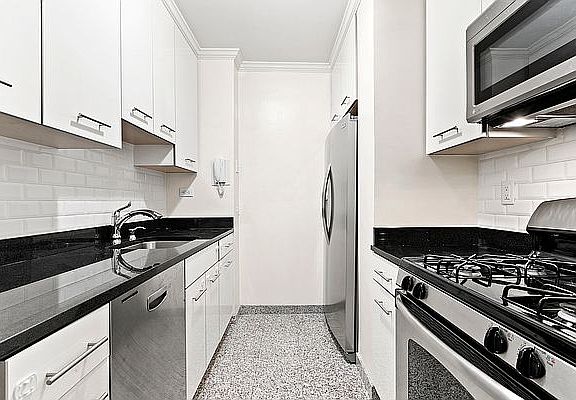 4th image of 166 E 63rd St APT 12F