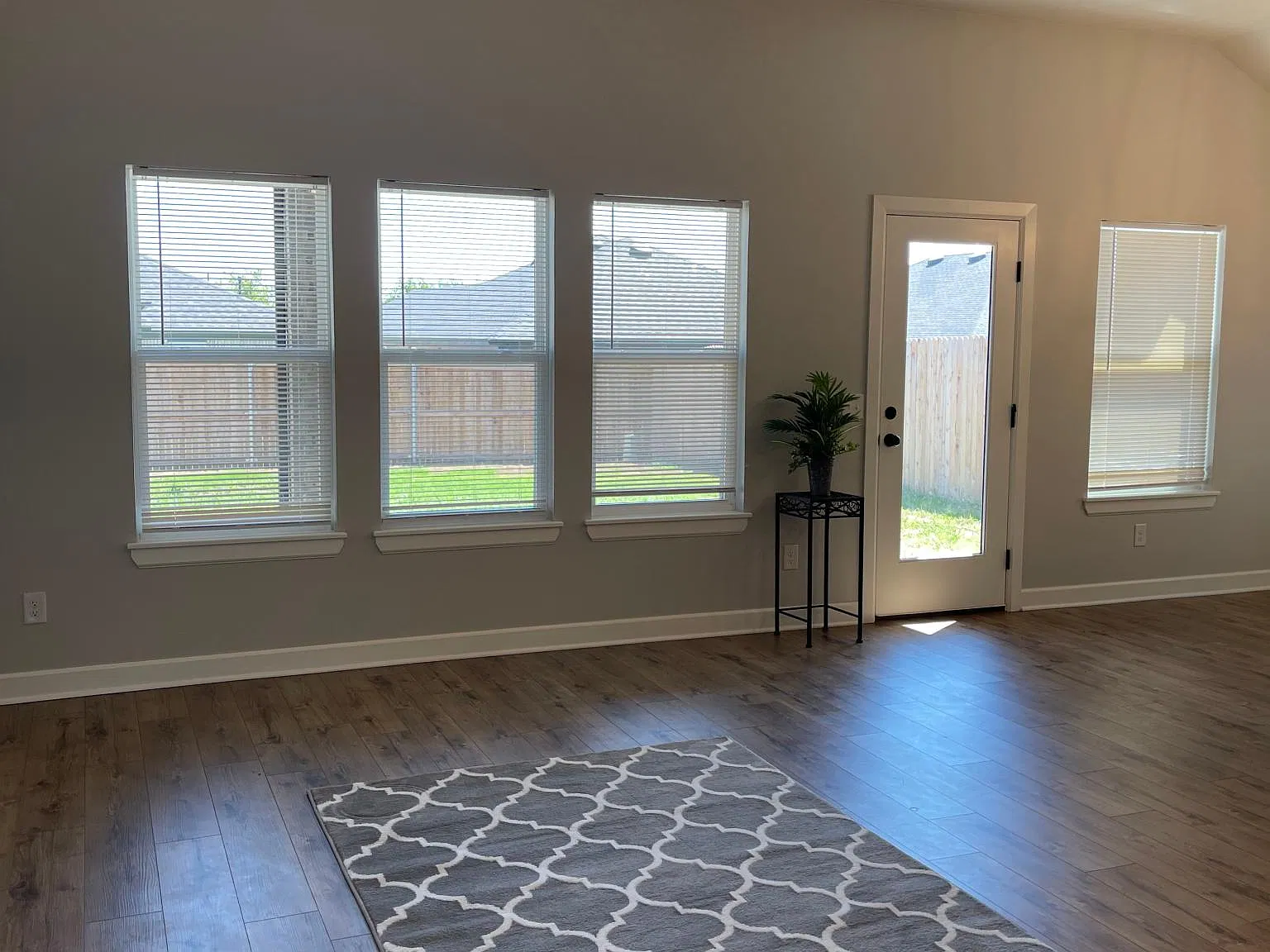 3 bed, 1385 sqft, $1,850 — Photo 4