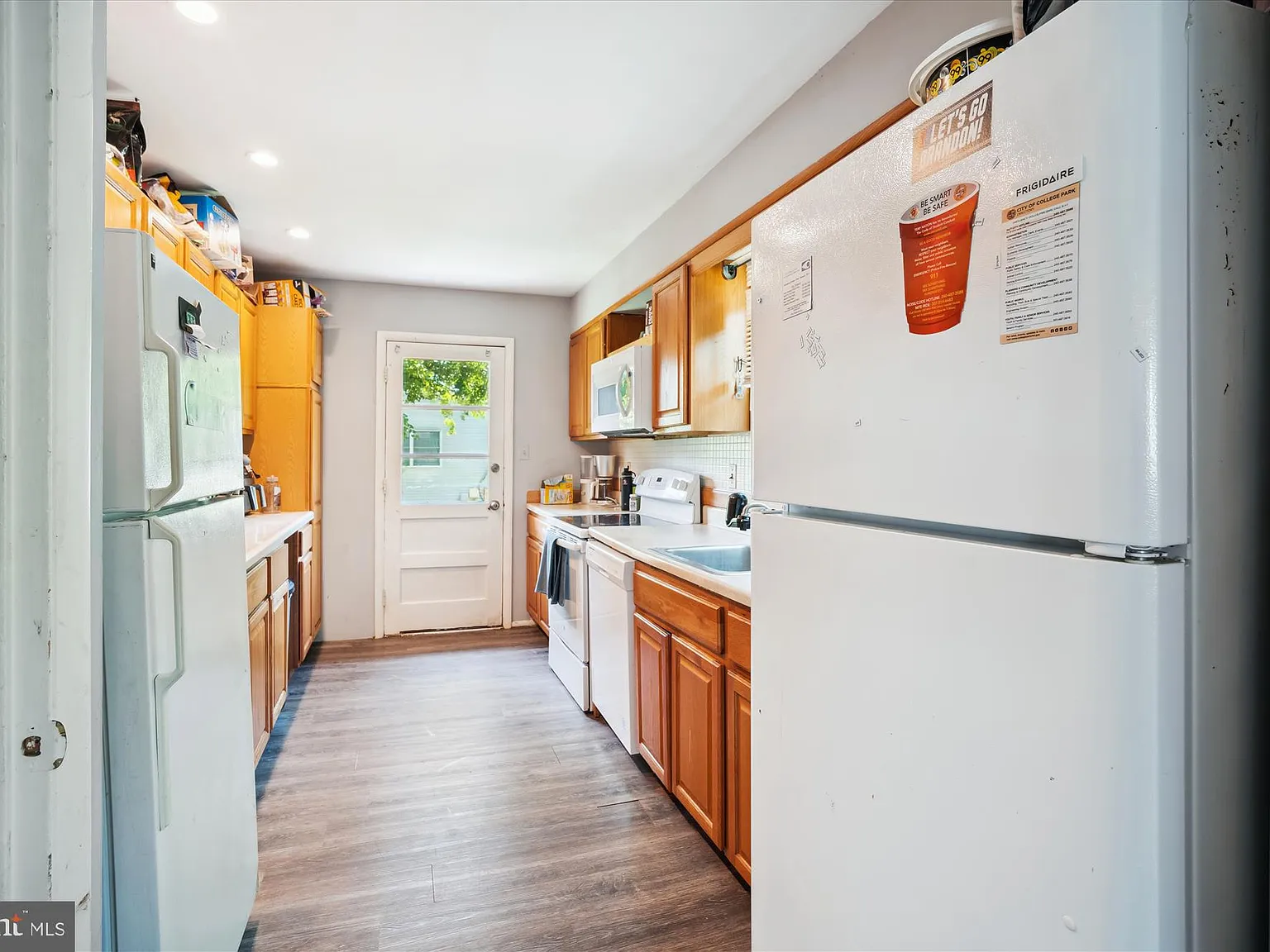 6 bed, 2.5 bath, 1050 sqft, $6,000 — Photo 2