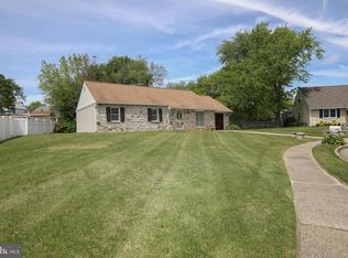 212 Horseshoe Ct, Delran, NJ 08075