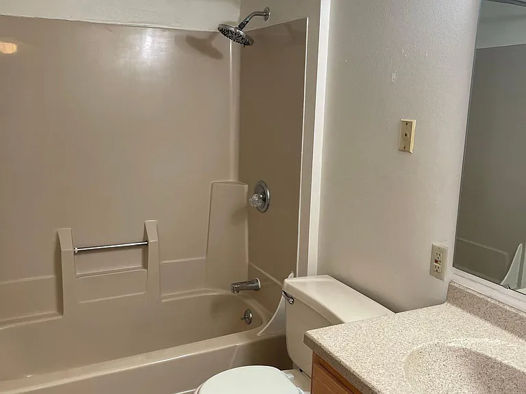 332 E Washington St #3 — Photo 8