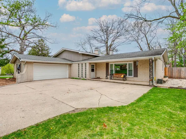5045 South Rd, Gurnee, IL 60031