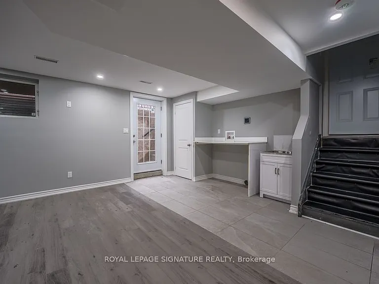 2111 Lynn Heights Dr #LOWER — Photo 5