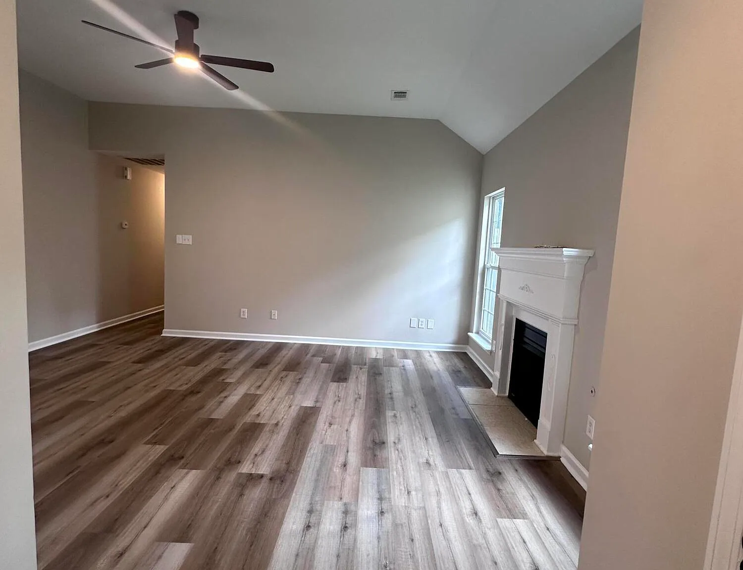 3 bed, 2.0 bath, 1351 sqft, $2,200 — Photo 3