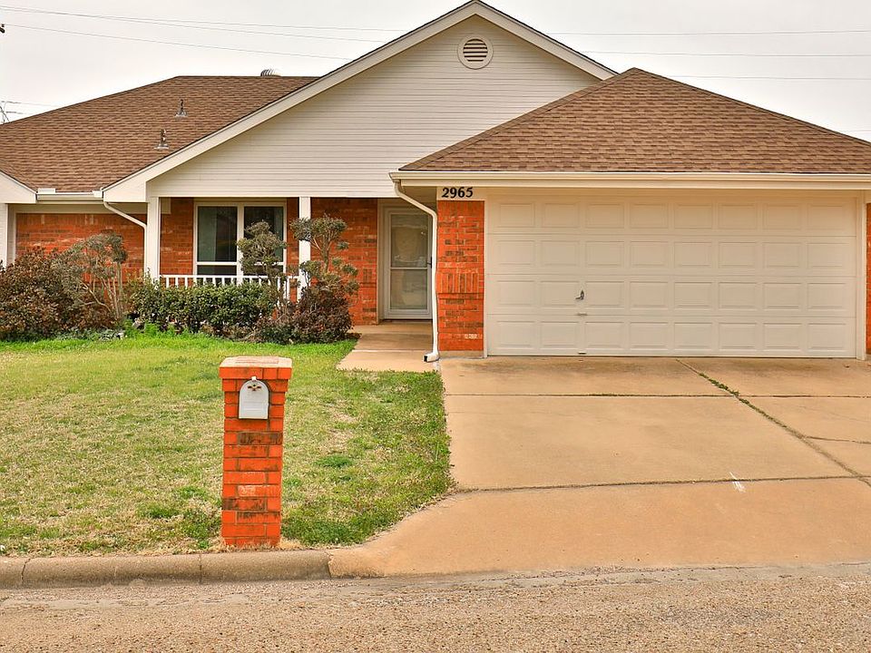 1st image of 2965 Red Oak Cir