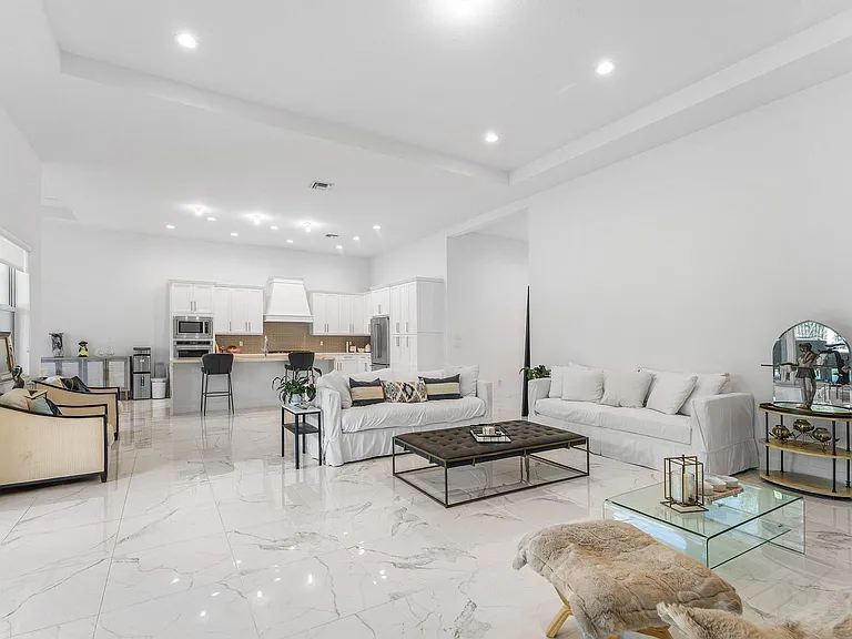 9256 Crestview Circle Palm — Photo 14