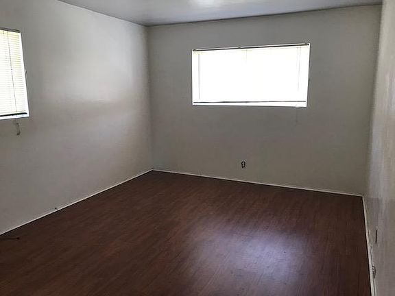 5th image of 9963 Hemlock Ave