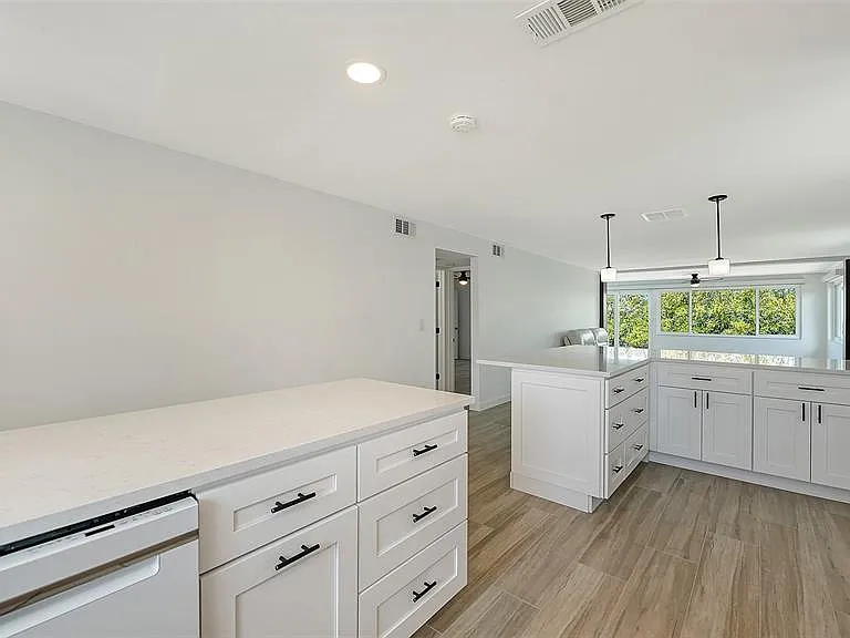 909 Spanish Dr N — Photo 24
