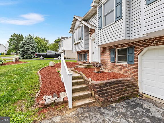 3rd image of 107 Highland Dr