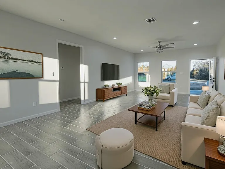 20733 Emerald St — Photo 2