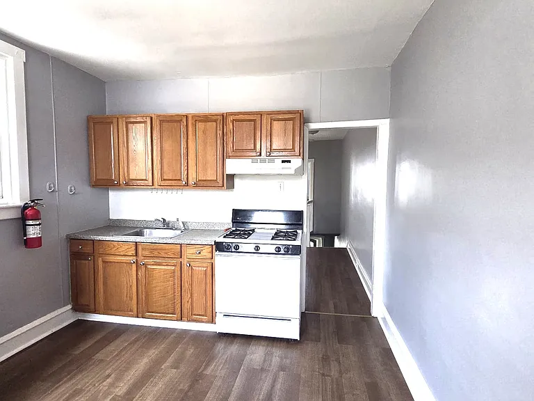 1220 Pratt St #2 — Photo 5