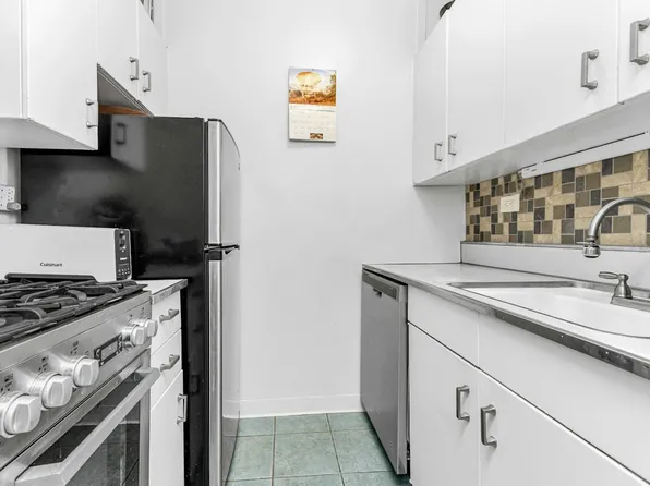 1175 York Avenue 2W image 5 of 6