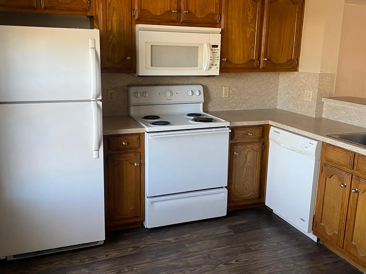 422 N Dallas Ave — Photo 2