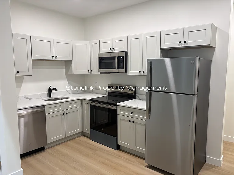 265 Manton Ave — Photo 19
