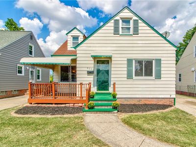 8006 Pinegrove Ave, Parma, OH, 44129