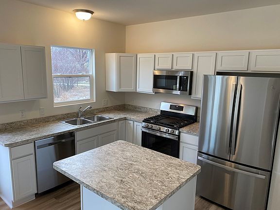 3rd image of 303 Oak Dr