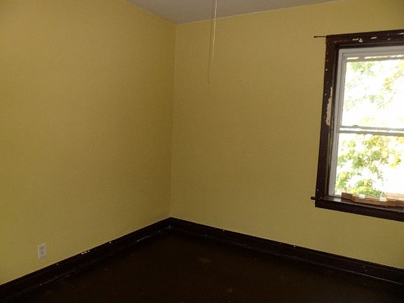 2nd image of 2101 N Hamlin Ave #1