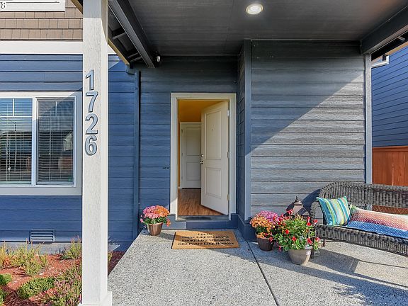 3rd image of 1726 NW Onsdorff Blvd