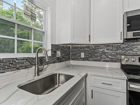 5th image of 3110 Roanoke Ave