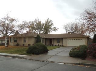 1009 Crestview Cir, Farmington, NM 87401