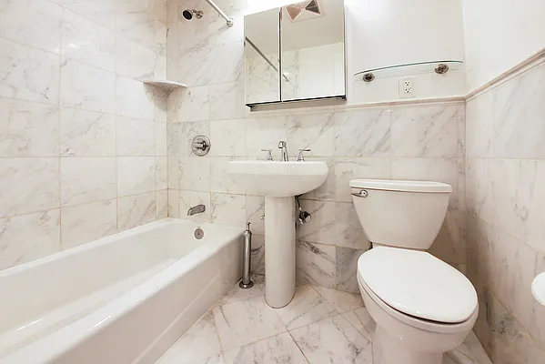 Rented by Warburg | media 7