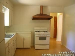 3rd image of 484 Perryman St