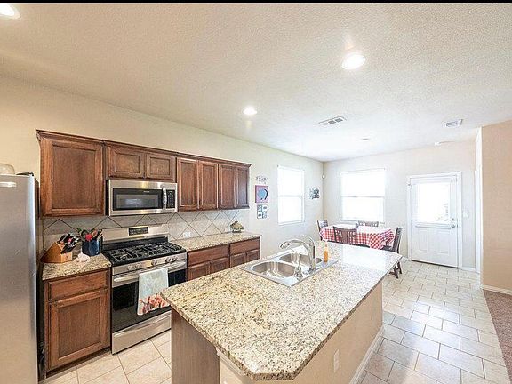 5th image of 17 Glass Ranch Rd