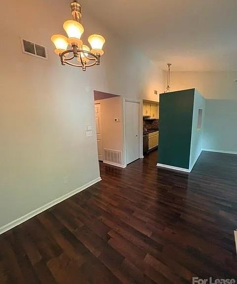 430 Queens Rd — Photo 10