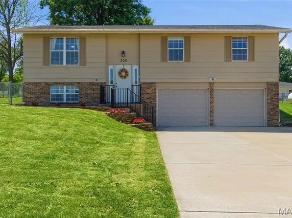 306 Old Schaeffer Ln, O'Fallon, MO 63366