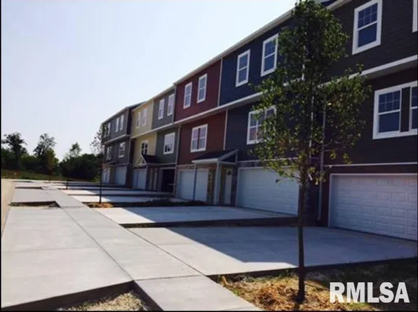 713 Cox Ct, Le Claire, IA 52753