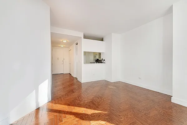 Rented by City Connections Realty | media 2