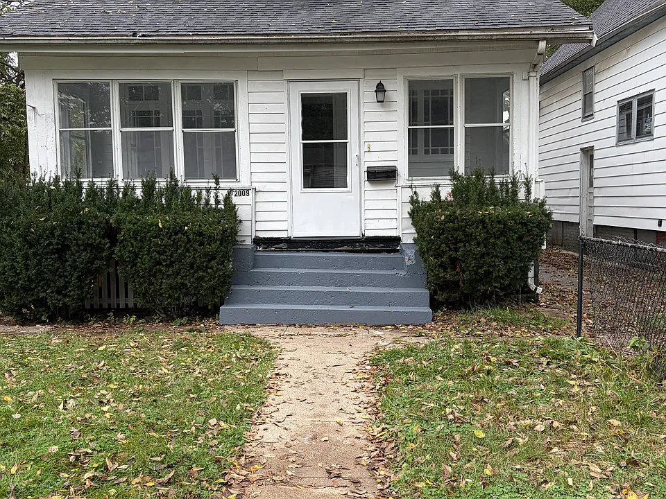 2009 W Alice Ave