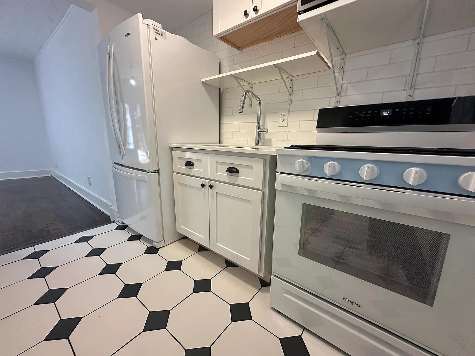 1 bed, 334 sqft, $1,095 — Photo 2