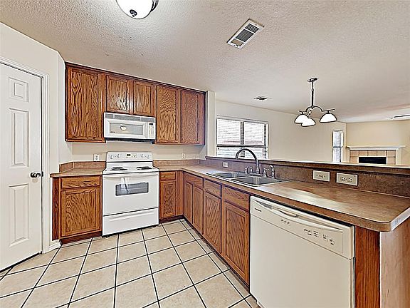 5th image of 13036 Berrywood Trl