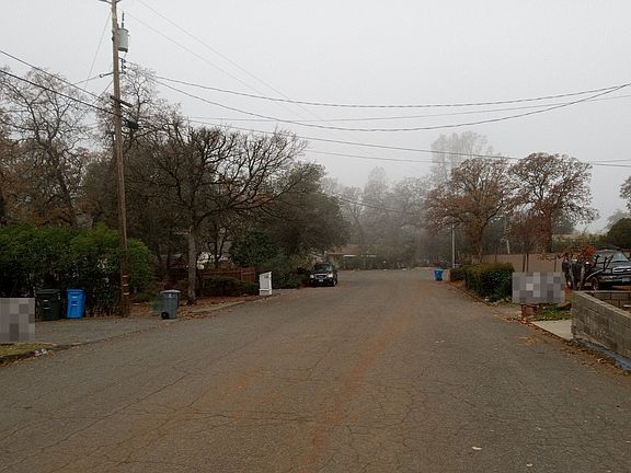 4th image of 8 Hanging Tree Ct