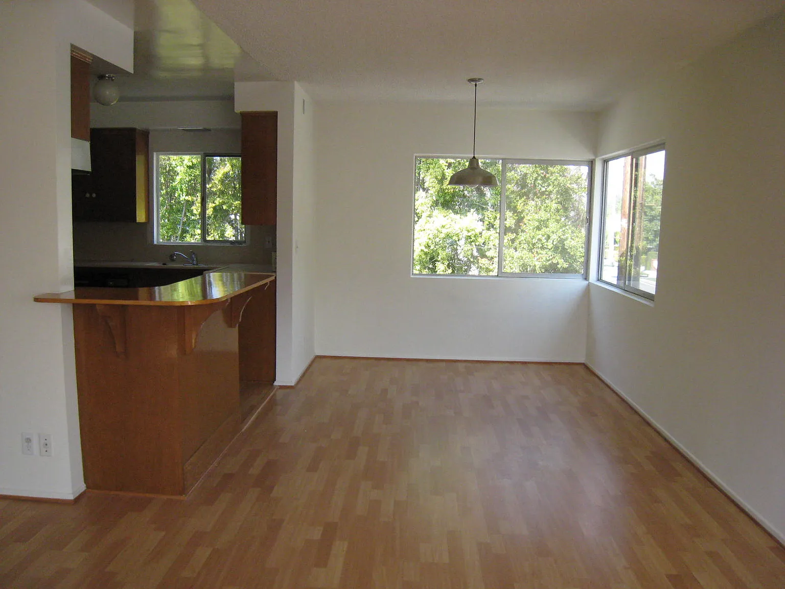 13203 Moorpark St — Photo 3