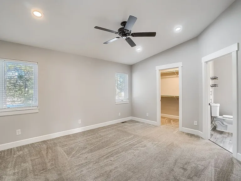 417 N West St — Photo 16