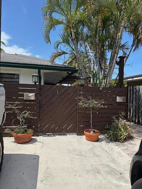 3 bed, 2.0 bath, 1800 sqft, $3,750 — Photo 2