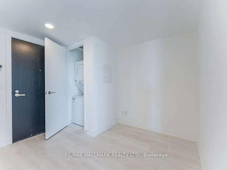 501 Yonge St #3202 — Photo 4