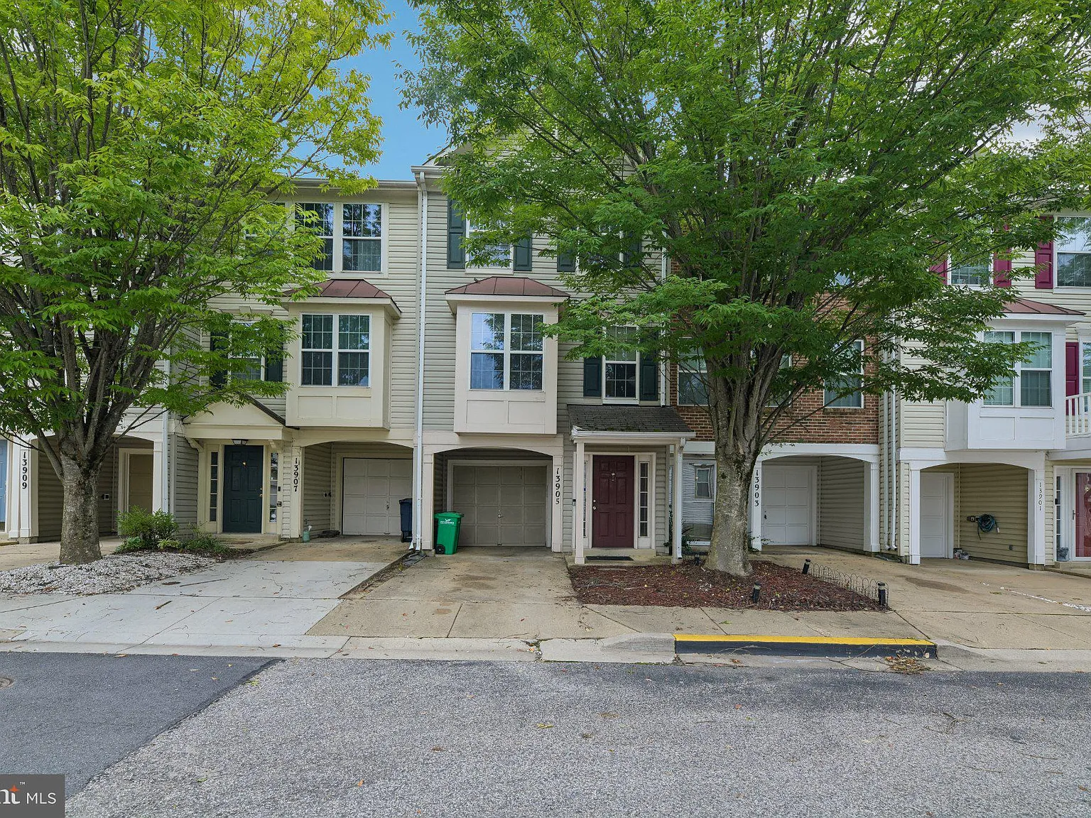 2 bed, 2.5 bath, 1270 sqft, $2,395 — Photo 1