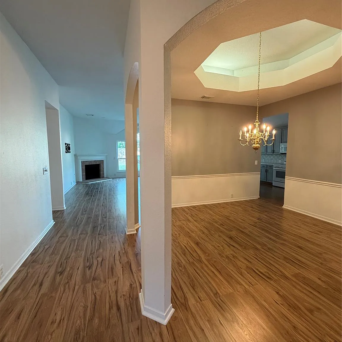 3 bed, 2.0 bath, 2074 sqft, $2,400 — Photo 2