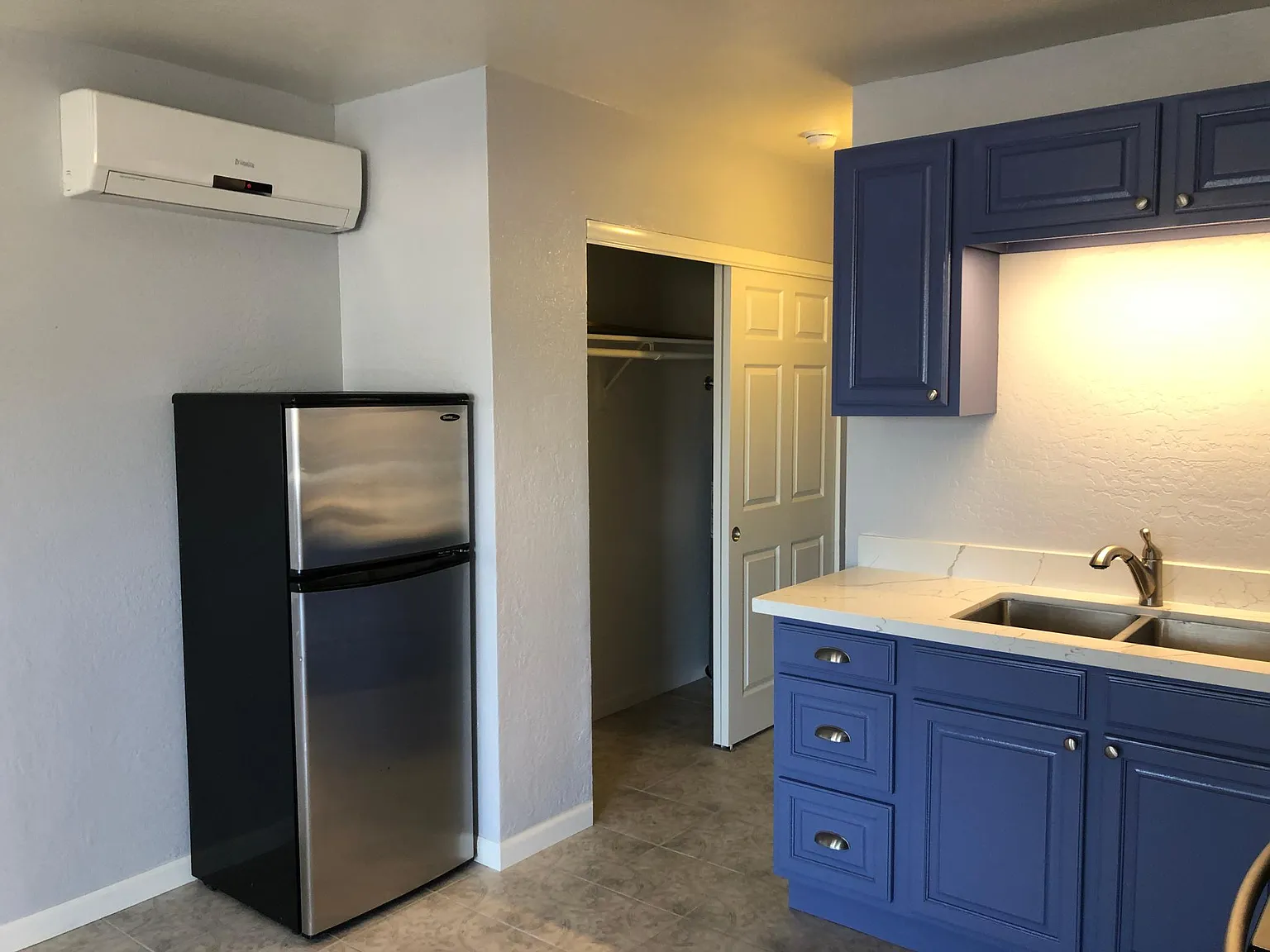 Studio, 288 sqft, $895 — Photo 2