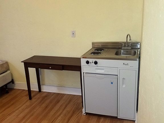 5th image of 260 Washington St APT 7