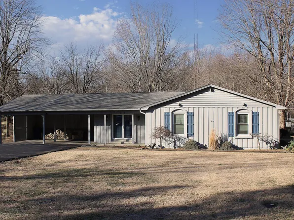 1307 Robertson Rd N, Murray, KY 42071