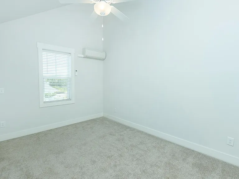 ONE BEDROOM PLUS DEN TOWNHOMES FOR RENT