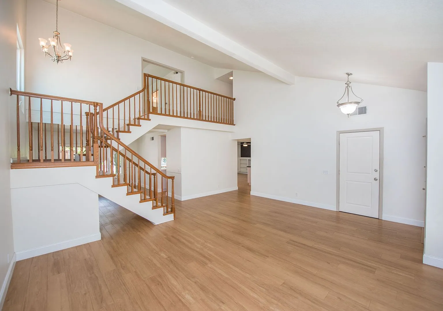 Quiet Cul De Sac Home — Photo 2