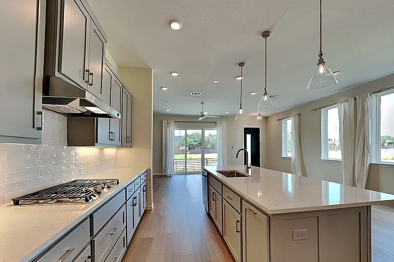 3 bed, 3.0 bath, 2057 sqft, $3,095 — Photo 4