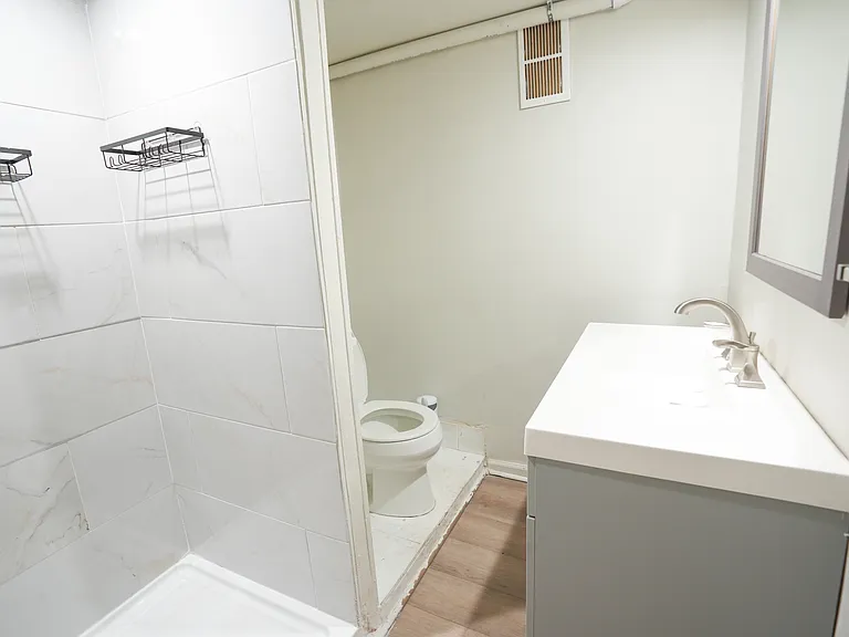1537 W Haddon Ave #G — Photo 8