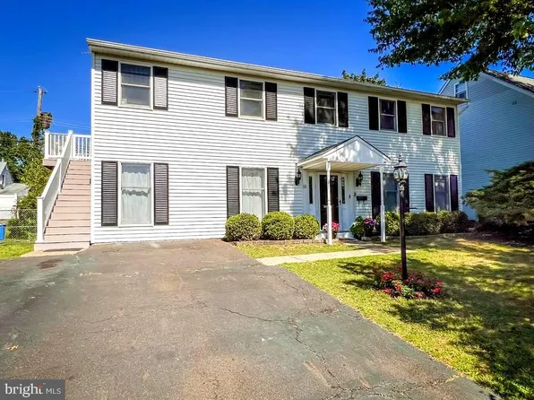 11 Vividleaf Ln, Levittown, PA 19054